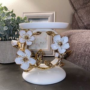 Flower ring pedestal